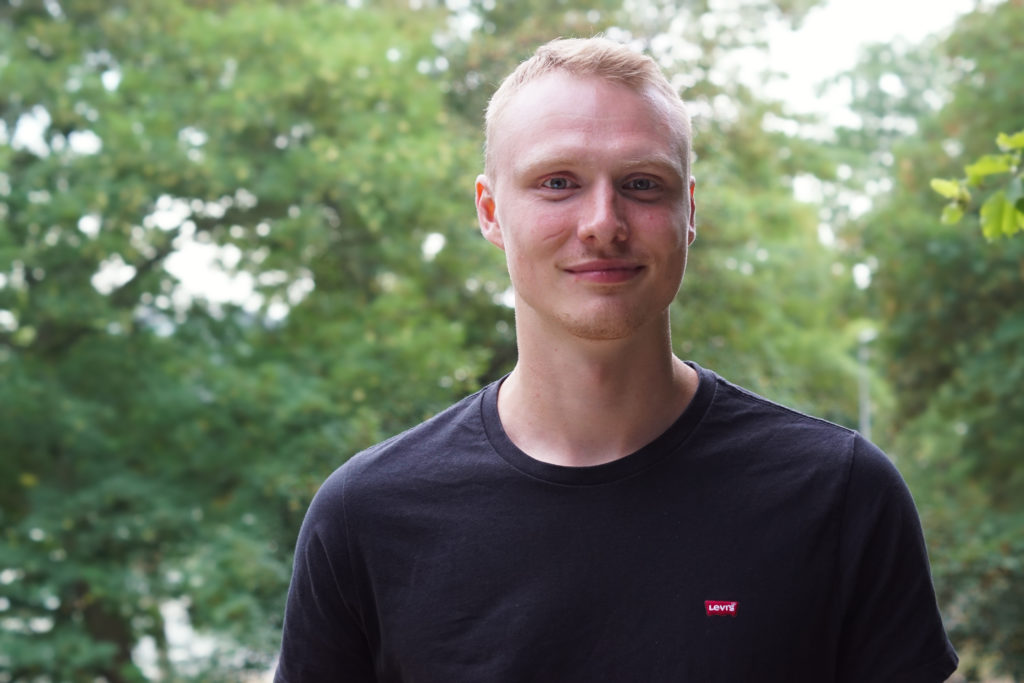 Tobias Rosenberg Petersen er 26 år. Han er uddannet kandidat i IT, kommunikation og organisation fra Århus Universitet og han starter sit forløb ved Blue Water Shipping
